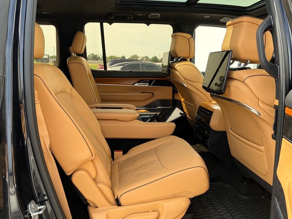 2022 Jeep Grand Wagoneer Series III