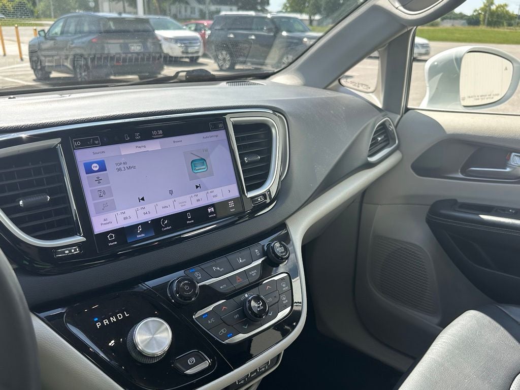 2022 Chrysler Pacifica Touring L