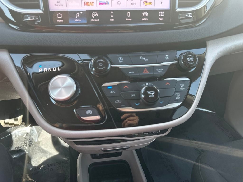 2024 Chrysler Voyager LX