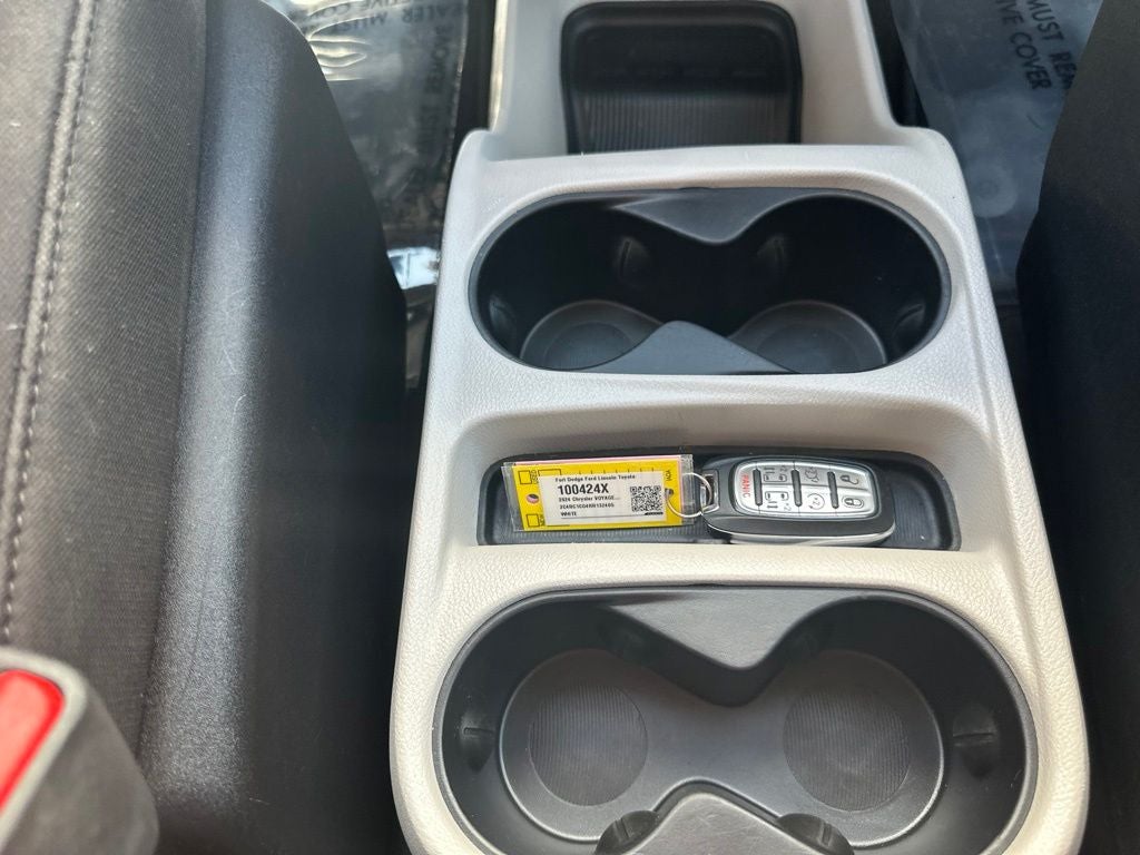 2024 Chrysler Voyager LX