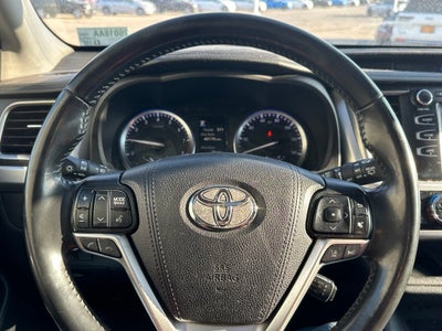 2017 Toyota Highlander SE