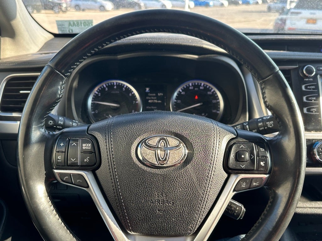2017 Toyota Highlander SE