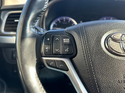 2017 Toyota Highlander SE
